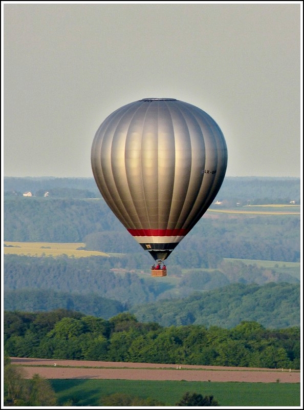 . (LX-BAB) Am Abend des 13.05.2012 habe ich diesen Heiluftballon im Norden von Luxemburg fotografiert. 