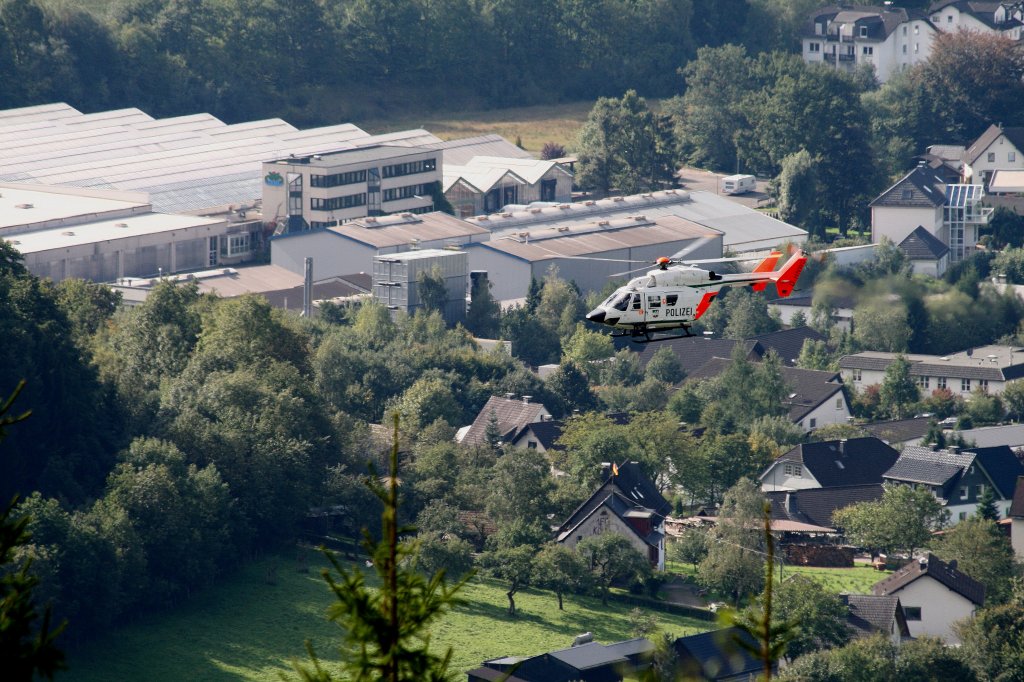  	Polizeihubschrauber   BK-117  

  berflug in Bergneustadt (Hausexplosion Sept 2010 )
