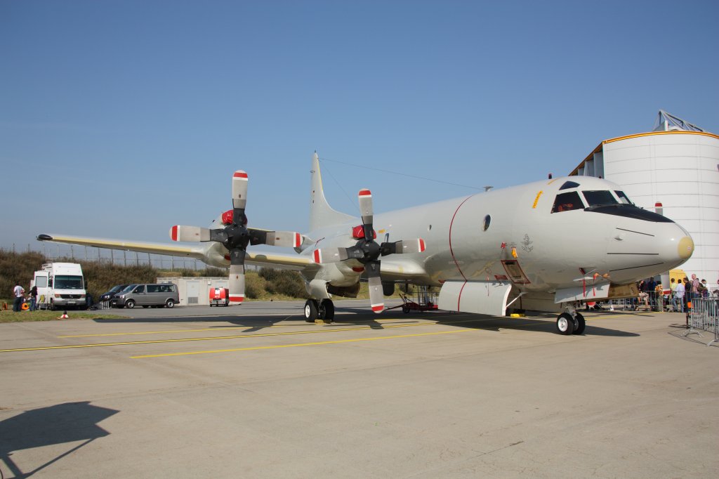 100 Jahre Flughafen Hamburg am 24. und 25.09.2011. Eine P-3C Orion der Deutschen Marine (60+03) war Bestandteil der Flugzeugausstellung auf dem Gelnde der Lufthansa Technik. 