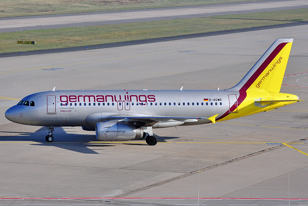 A 319-132 D-AGWR Germanwings taxy at CGN - 28.10.2012