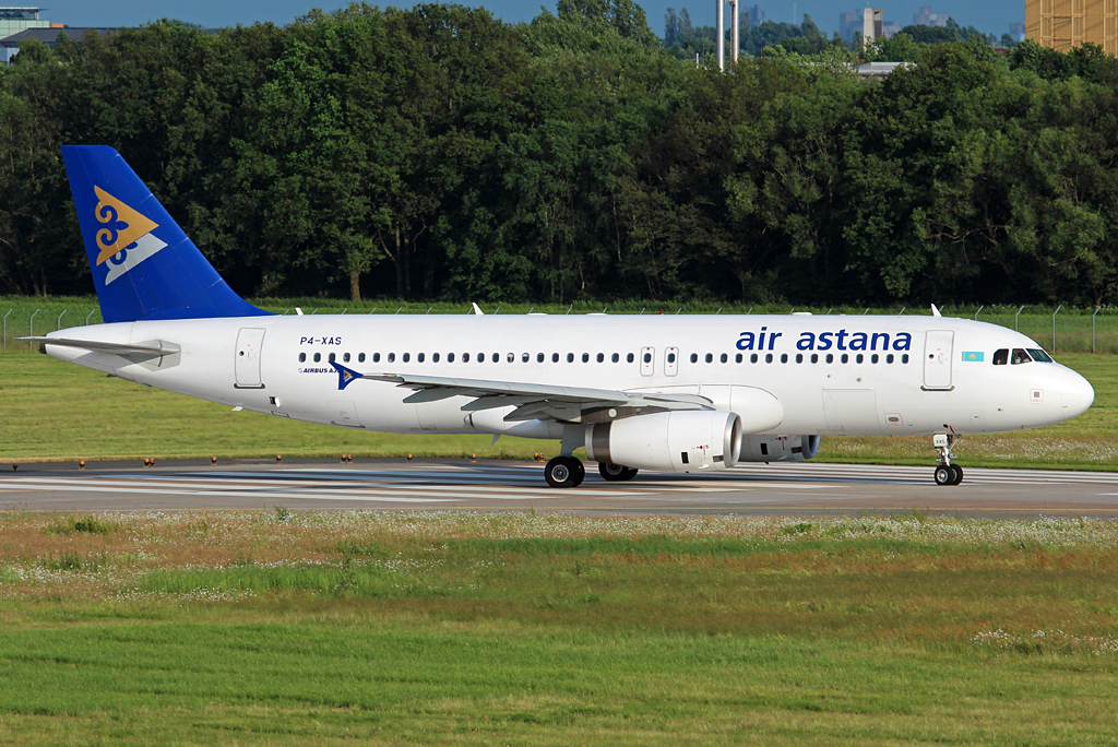 Air Astana Airbus A320-232 P4-XAS, aufgenommen am 15.6.2013