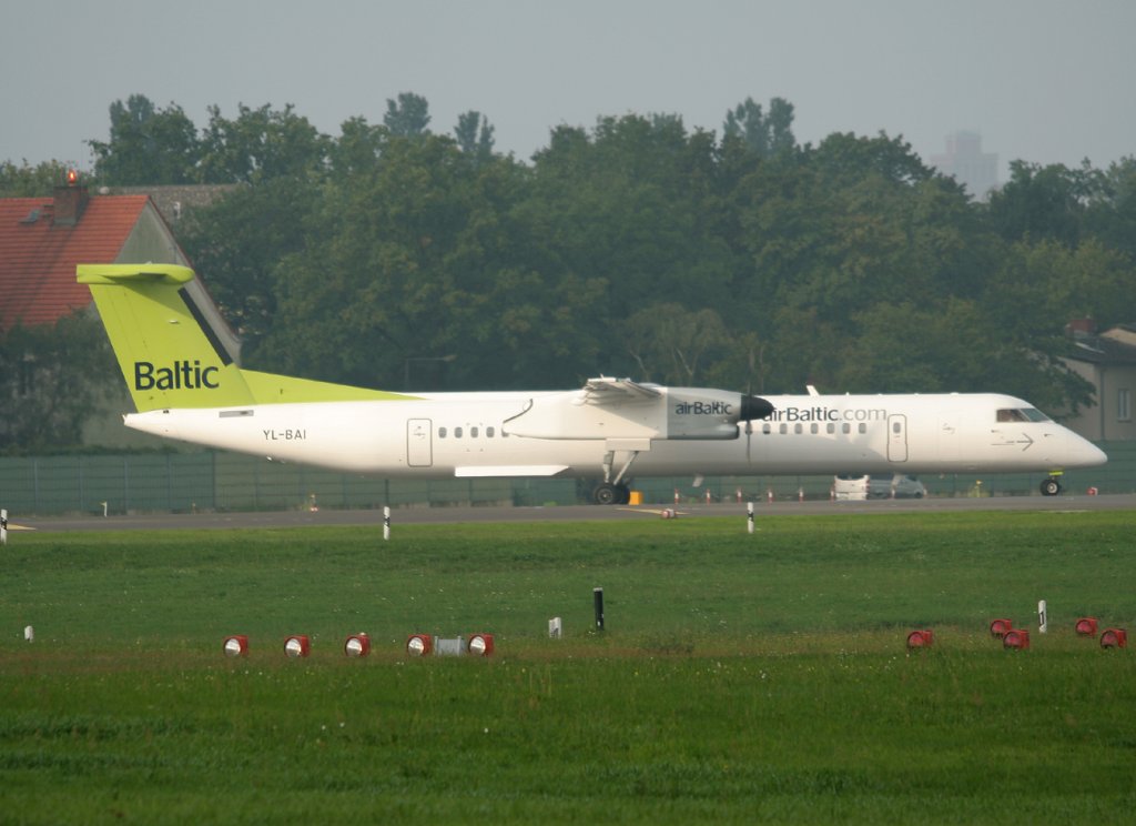 Air Baltic De Havilland Canada DHC-8-402Q YL-BAI kurz vor dem Start in Berlin-Tegel am 13.08.2011