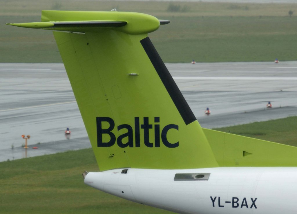 Air Baltic, YL-BAX, Bombardier DHC 8Q-400 (Seitenleitwerk/Tail), 20.06.2011, DUS-EDDL, Dsseldorf, Germany