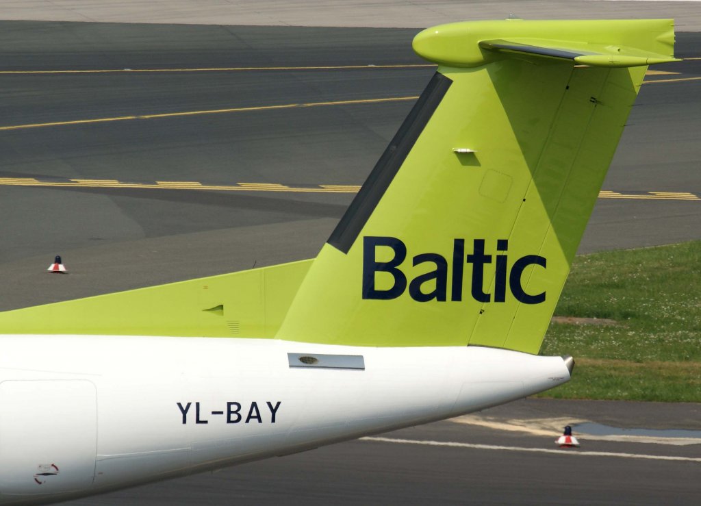 Air Baltic, YL-BAY, Bombardier DHC 8Q-400 (Seitenleitwerk/Tail), 29.04.2011, DUS-EDDL, Dsseldorf, Germany 

