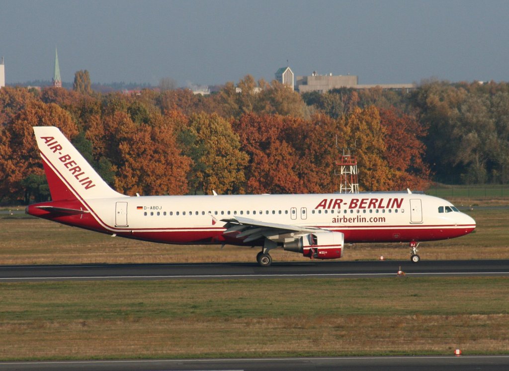 Air Berlin A 320-214 D-ABDJ nach der Landung in Berlin-Tegel am 31.10.2009