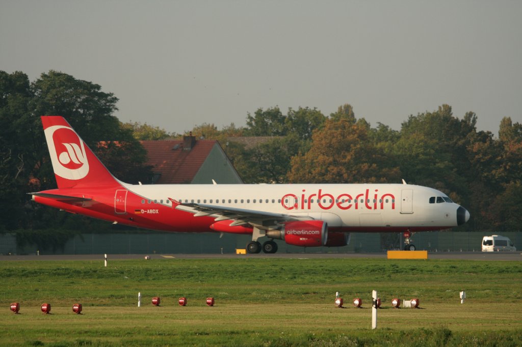 Air Berlin A 320-214 D-ABDX kurz vor dem Start in Berlin-Tegel am 04.10.2011