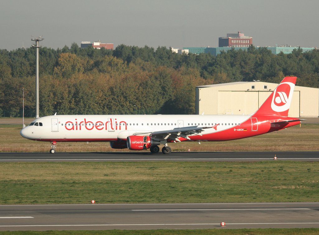 Air Berlin A 321-211 D-ABCB nach der Landung in Berlin-Tegel am 15.10.2011