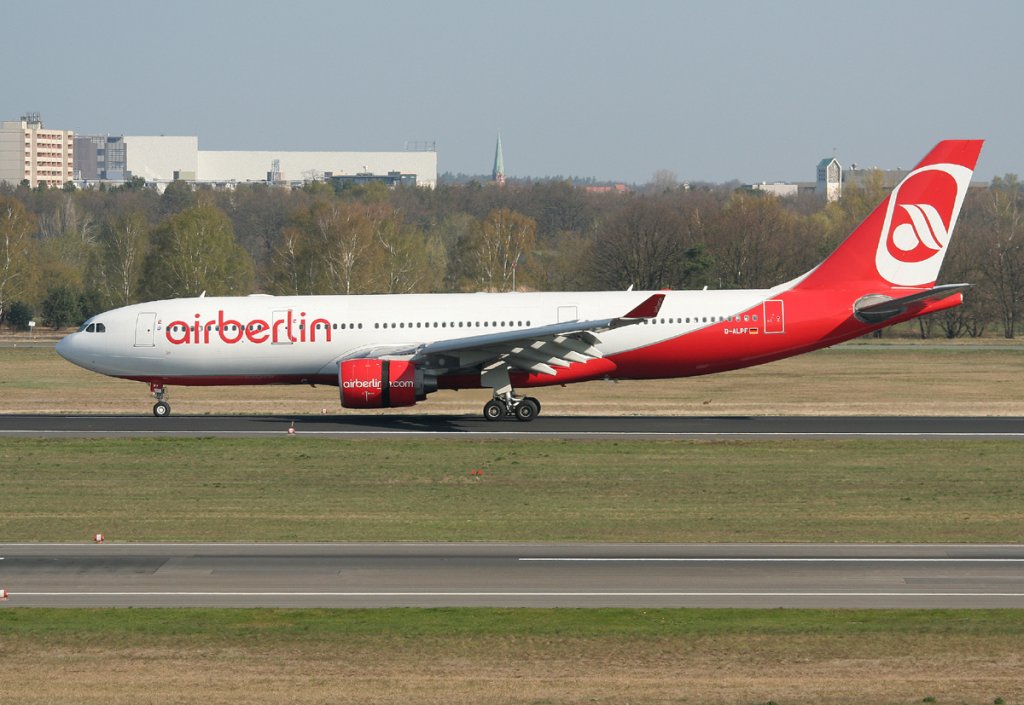 Air Berlin A 330-223 D-ALPF nach der Landung in Berlin-Tegel am 21.04.2012