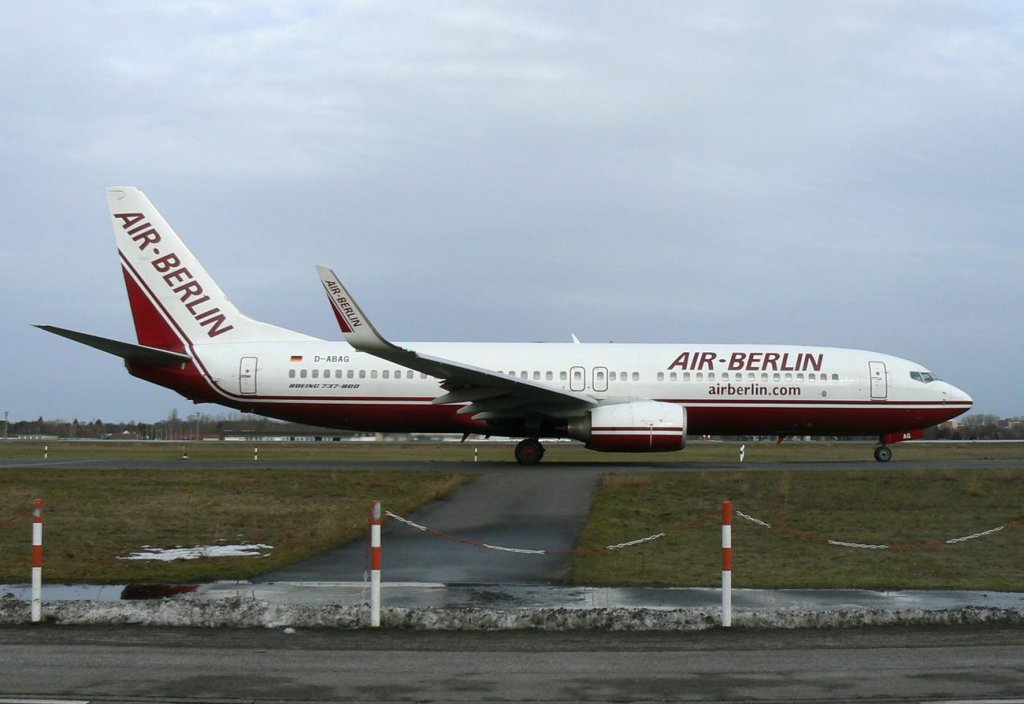 Air Berlin B 737-86J D-ABAG am Morgen des 27.02.2010 auf dem Flughafen Berlin-Tegel