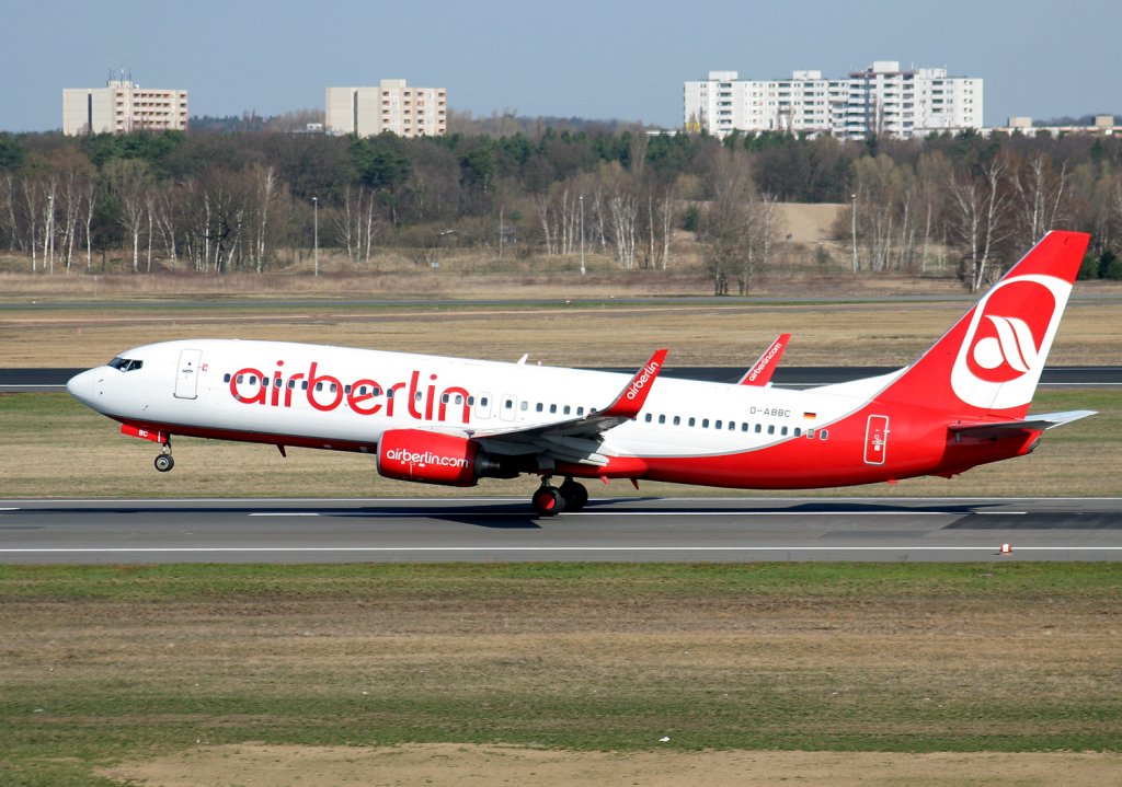 Air Berlin B 737-86J(WL) D-ABBC beim Start in Berlin-Tegel am 02.04.2010