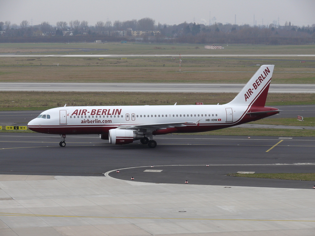 Air Berlin (Belair); HB-IOW; Airbus A320-214. Flughafen Dsseldorf. 19.02.2011.