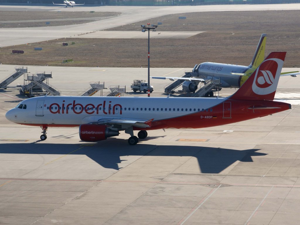 Air Berlin, D-ABDP, Airbus, A 320-200, 16.01.2012, STR-EDDS, Stuttgart, Germany