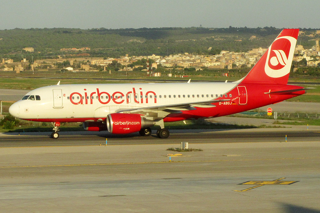 Air Berlin, D-ABGJ, Airbus, A319-112, 24.10.2010, PMI, Palma de Mallorca, Spain 




