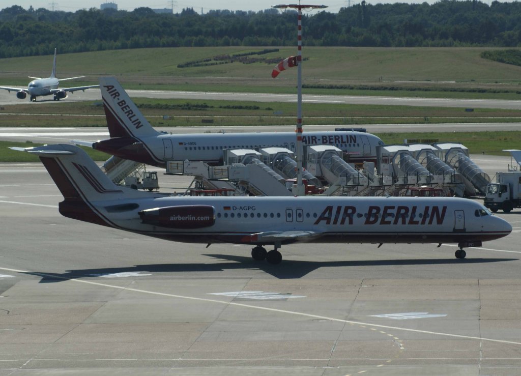 Air Berlin, D-AGPG (alte AB-Lackierung), Fokker 100, 2007.08.03, DUS, Dsseldorf, Germany