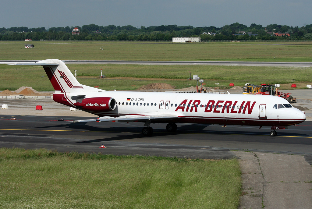 Air Berlin F100 D-AGPD rollt zur 23L in DUS / EDDL / Dsseldorf am 01.06.2008