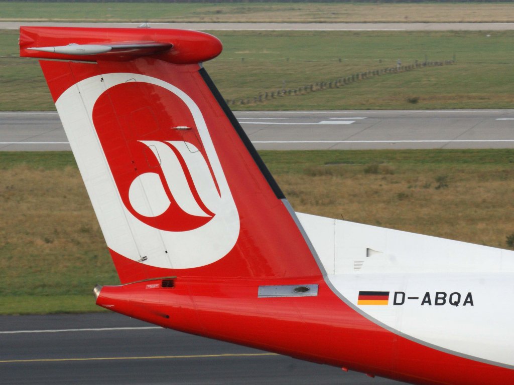 Air Berlin (LGW), D-ABQA, DHC 8Q-400 (Seitenleitwerk/Tail), 13.11.2011, DUS-EDDL, Dsseldorf, Germany 