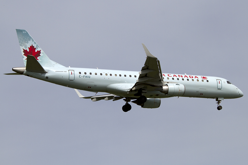 Air Canada, C-FHIU, Embraer, ERJ-190AR, 31.08.2011, YUL, Montreal, Canada



