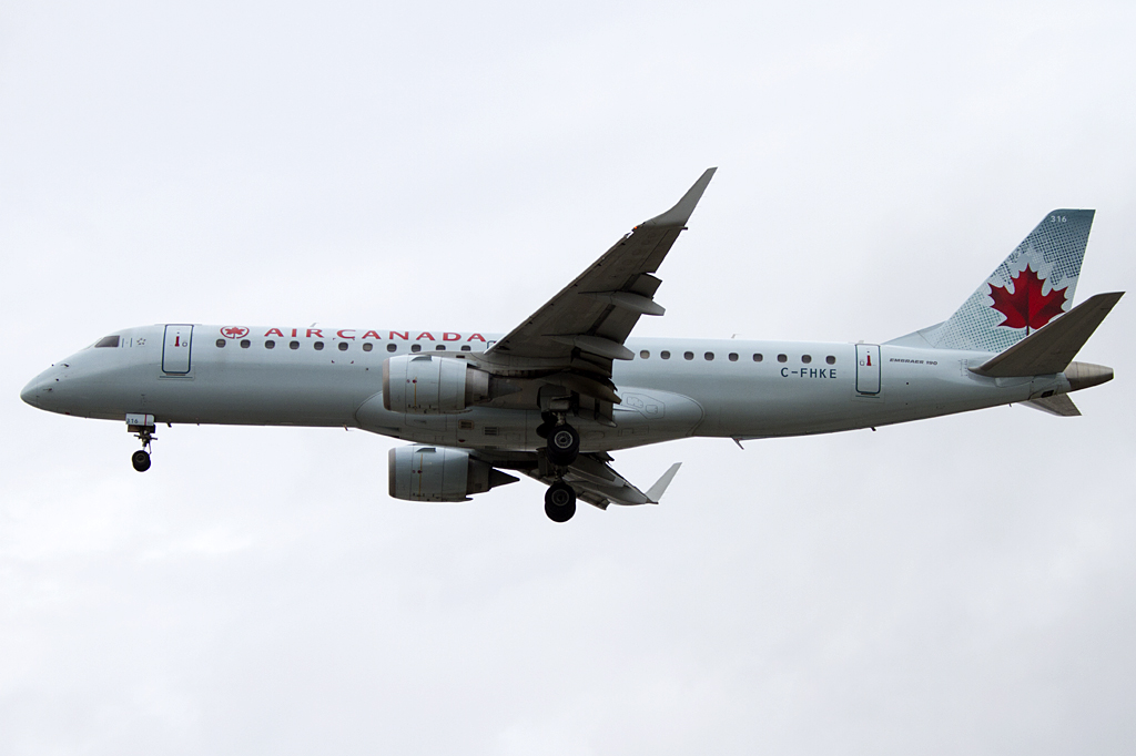 Air Canada, C-FHKE, Embraer, ERJ-190AR, 04.09.2011, YYZ, Toronto, Canada




