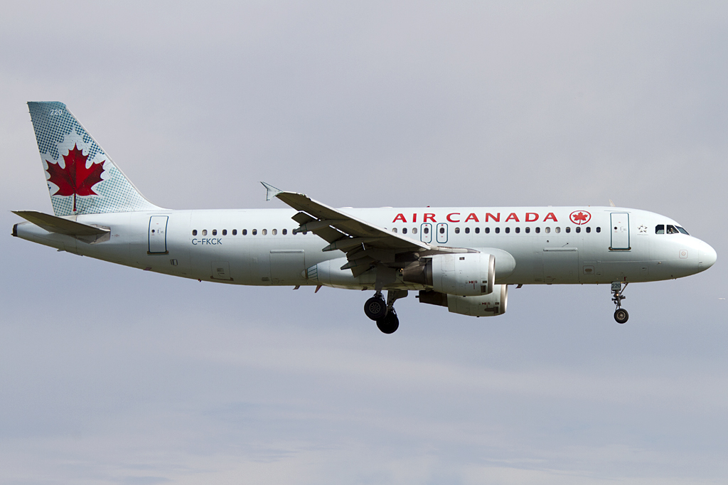 Air Canada, C-FKCK, Airbus, A320-211, 31.08.2011, YUL, Montreal, Canada 

