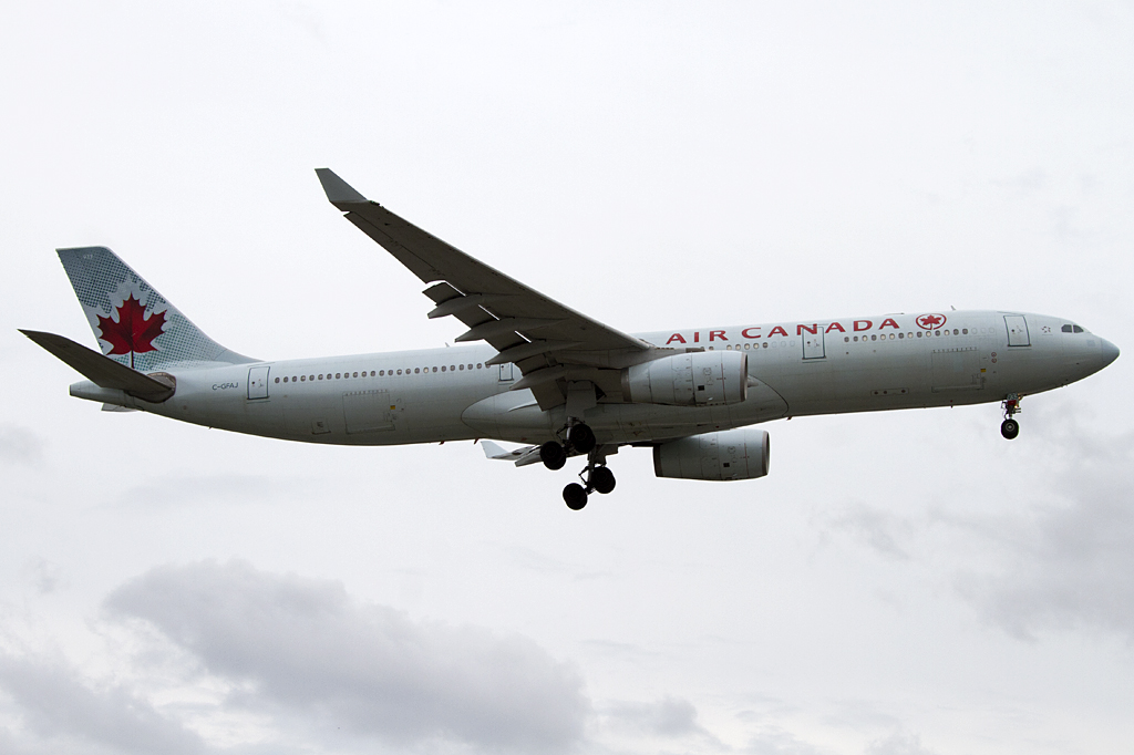Air Canada, C-GFAJ, Airbus, A330-343X, 04.09.2011, YYZ, Toronto, Canada 




