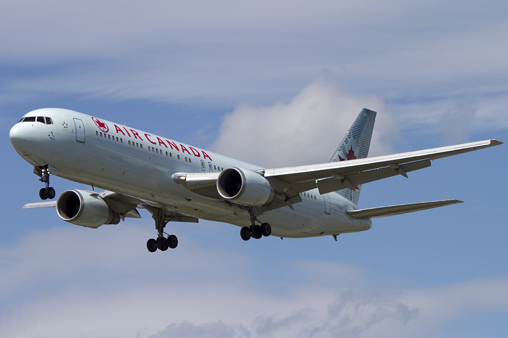 Air Canada, C-GHLA, Boeing, B767-35H, 24.08.2011, YUL, Montreal, Canada 




