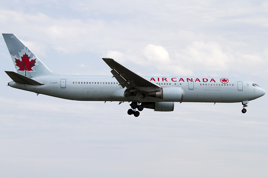 Air Canada, C-GHPF, Boeing, B767-3Y0ER, 25.08.2011, YUL, Montreal, Canada

