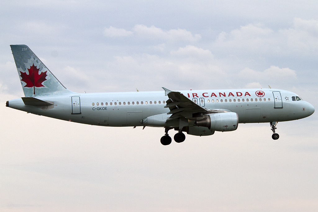 Air Canada, C-GKOE, Airbus, A320-214, 25.08.2011, YUL, Montreal, Canada 






