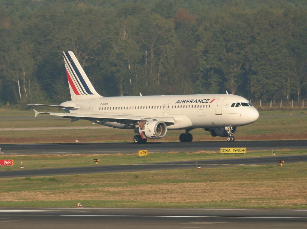Air France A 320-211 F-GFKR nach der Landung in Berlin-Tegel am 01.10.2011