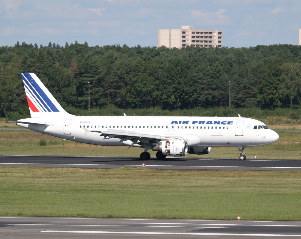Air France A 320-211 F-GKXA nach der Landung in Berlin-Tegel am 05.09.2010