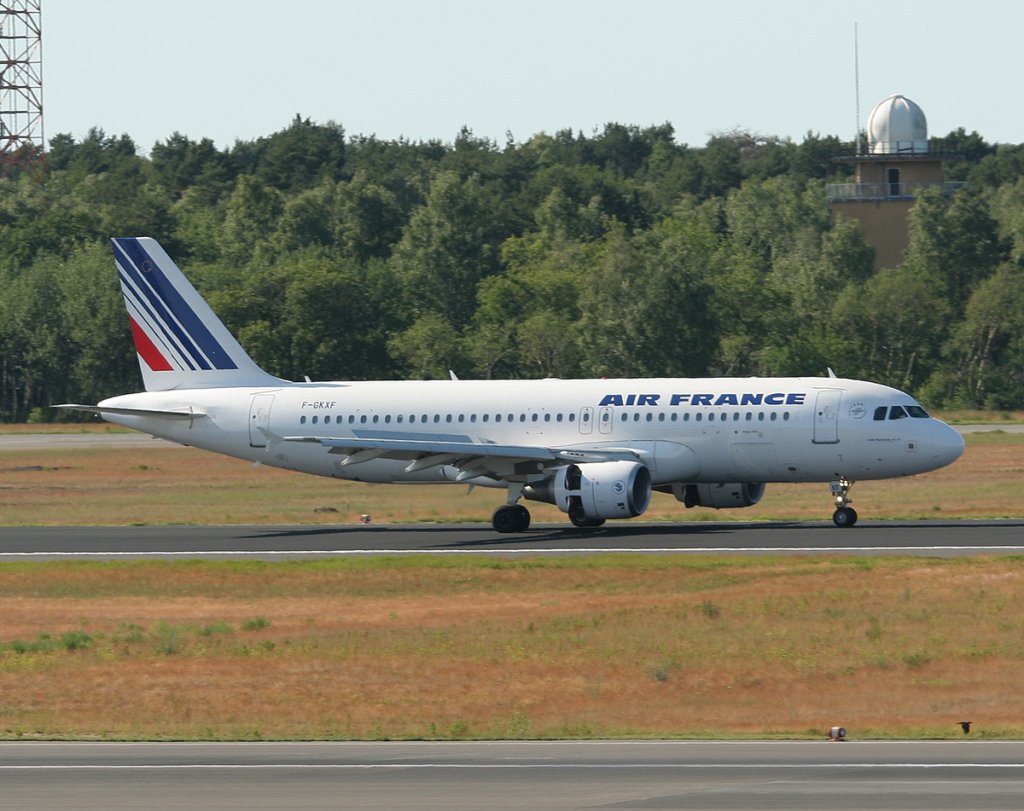 Air France A 320-214 F-GKXF nach der Landung in Berlin-Tegel am 02.06.2011