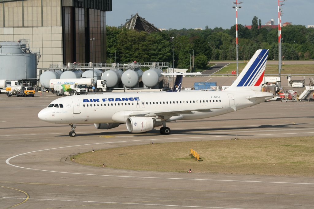 Air France A 320-214 F-GKXS bei der Ankunft in Berlin-Tegel am 17.05.2012