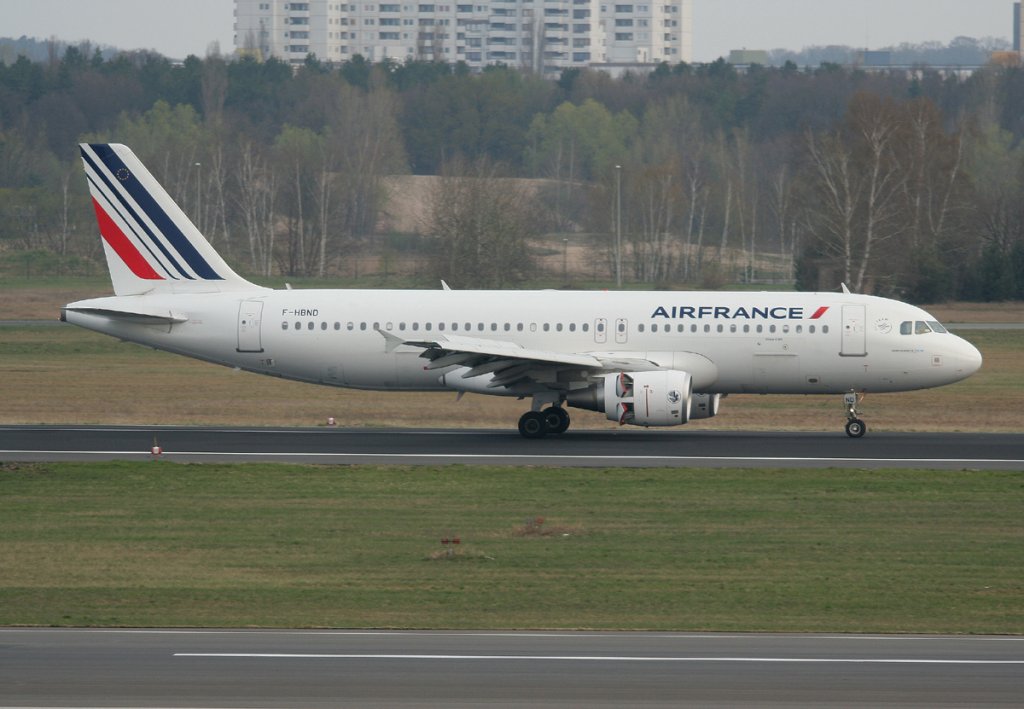 Air France A 320-214 F-HBND nach der Landung in Berlin-Tegel am 15.04.2012