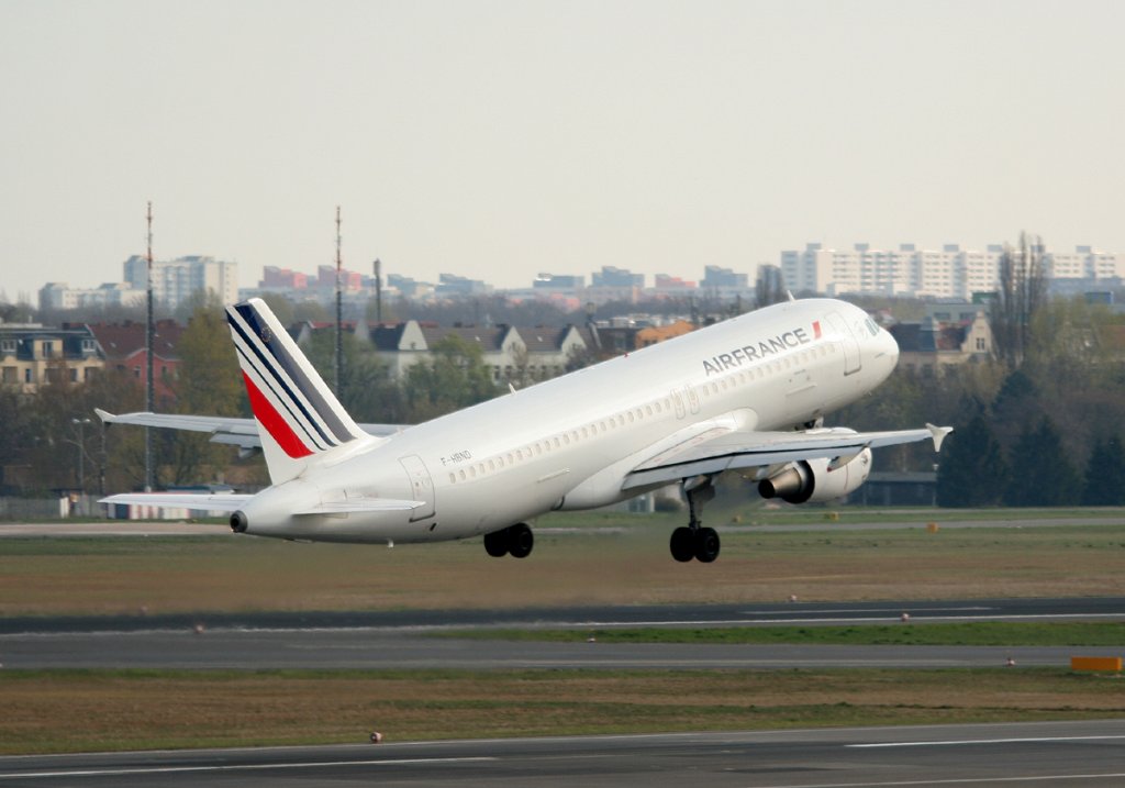 Air France A 320-214 F-HBND beim Start in Berlin-Tegel am 15.04.2012