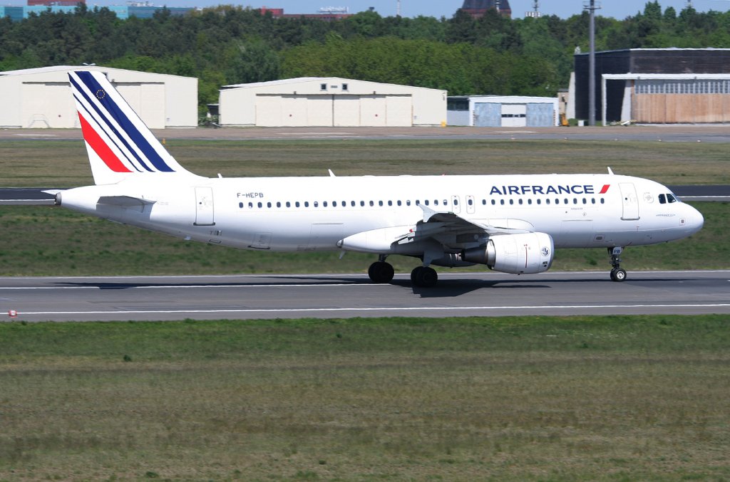 Air France A 320-214 F-HEPB beim Start in Berlin-Tegel am 30.04.2011