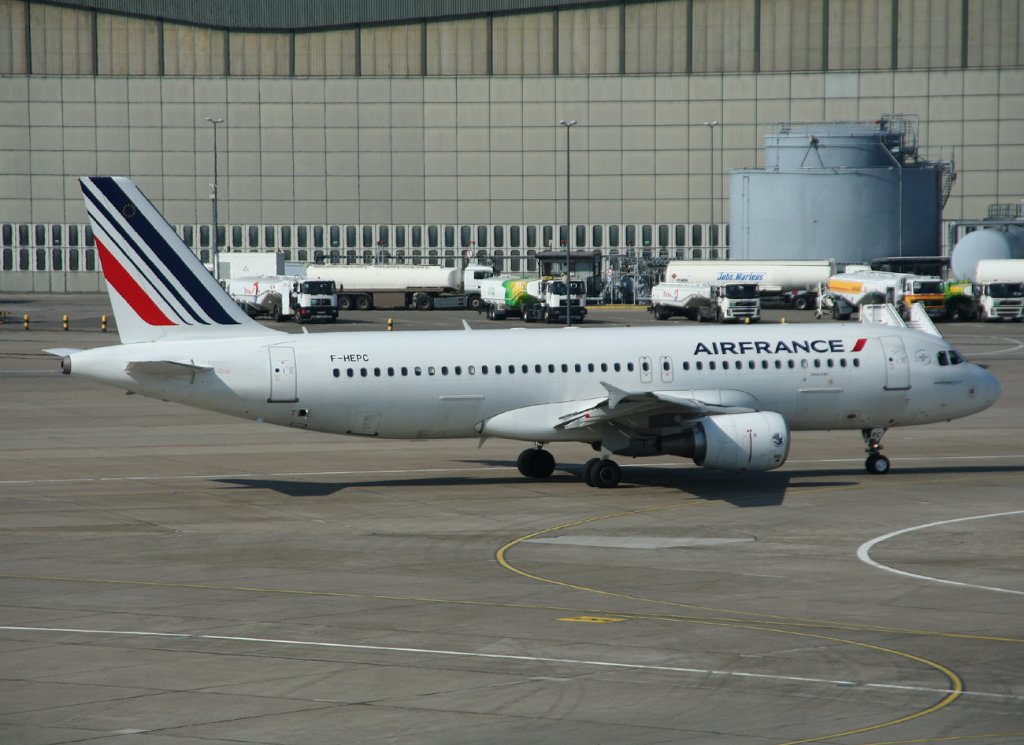 Air France A 320-214 F-HEPC auf dem Weg zum Start in Berlin-Tegel am 21.04.2011