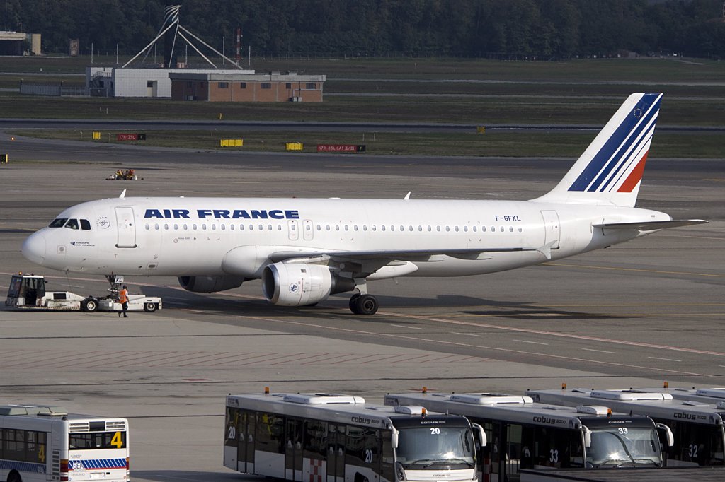 Air France, F-GFKL, Airbus, A320-211, 03.10.2009, MXP, Mailand, Italy 

