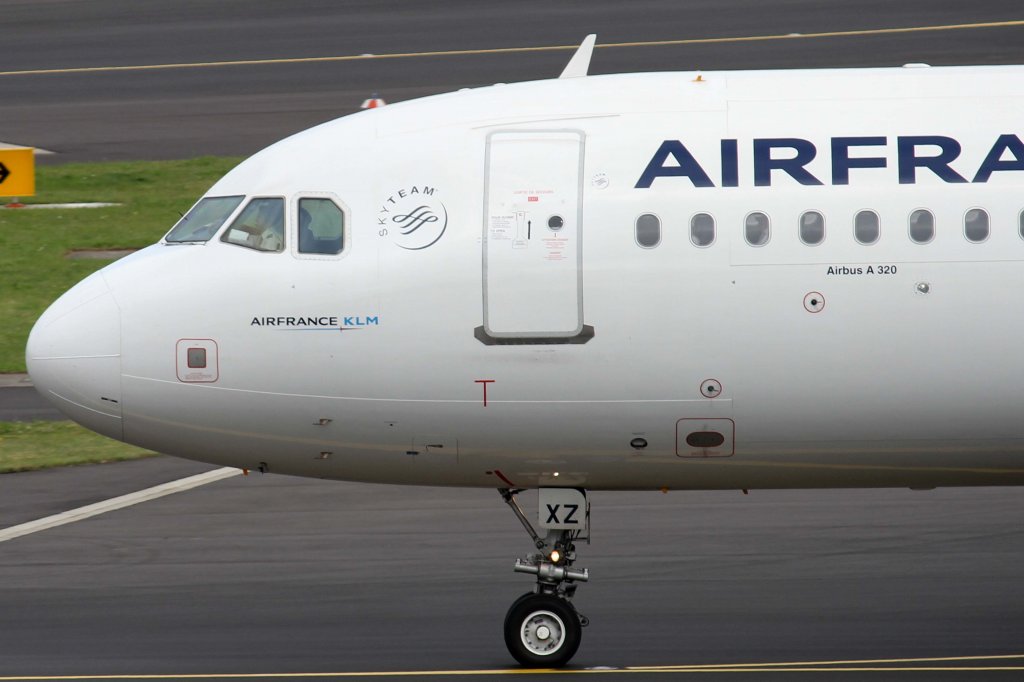 Air France, F-GKXZ, Airbus, A 320-200 (Bug/Nose ~ neue AF-Lkrg.), 11.08.2012, DUS-EDDL, Dsseldorf, Germany 