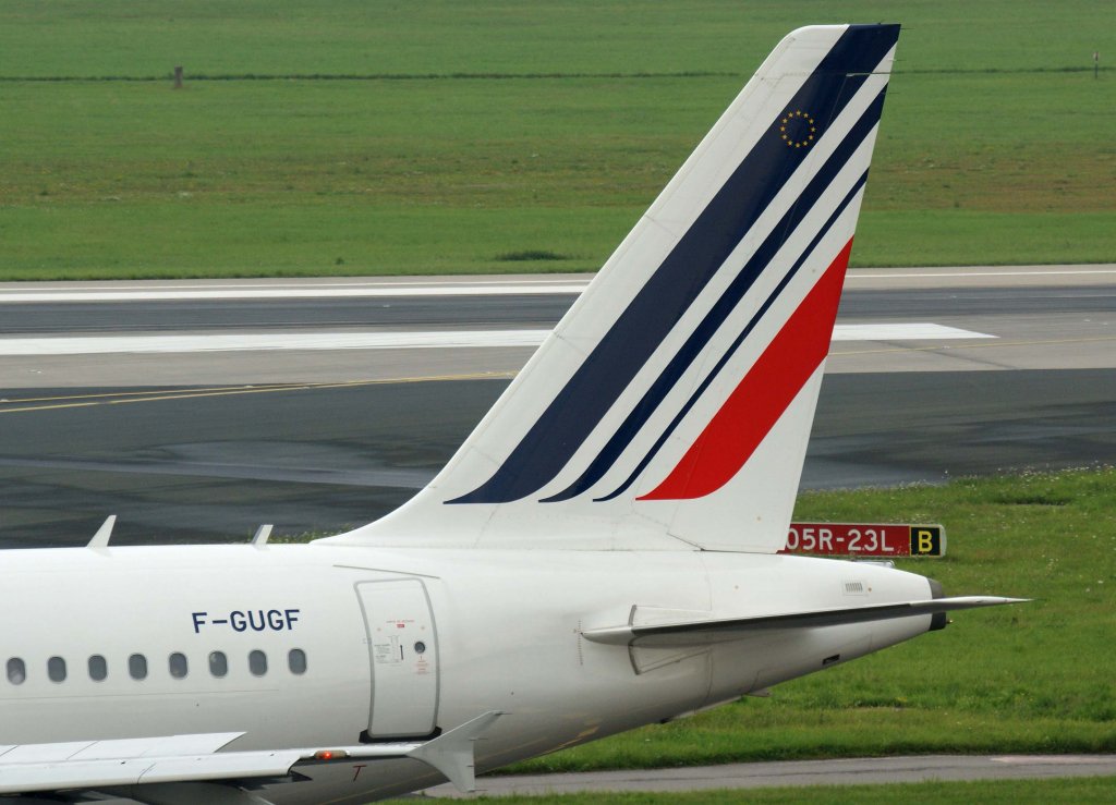 Air France, F-GUGF, Airbus A 318-100 (Seitenleitwerk ~ neue AF-Lackierung), 28.07.2011, DUS-EDDL, Dsseldorf, Germany