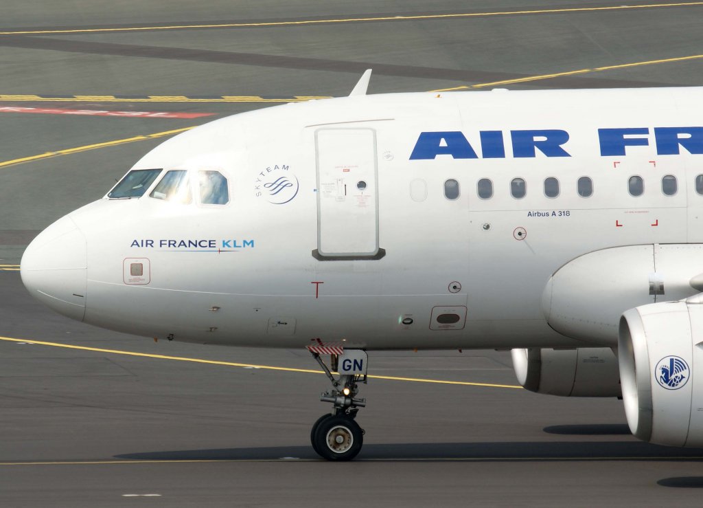 Air France, F-GUGN, Airbus A 318-100 (Bug/Nose), 28.07.2011, DUS-EDDL, Dsseldorf, Germany