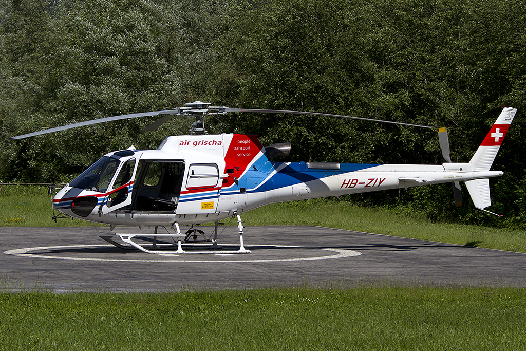 Air Grischa, HB-ZIY, Europopter, AS-350B-3 Ecureuil, 16.06.2012, LSXA, Tavanasa, Switzerland