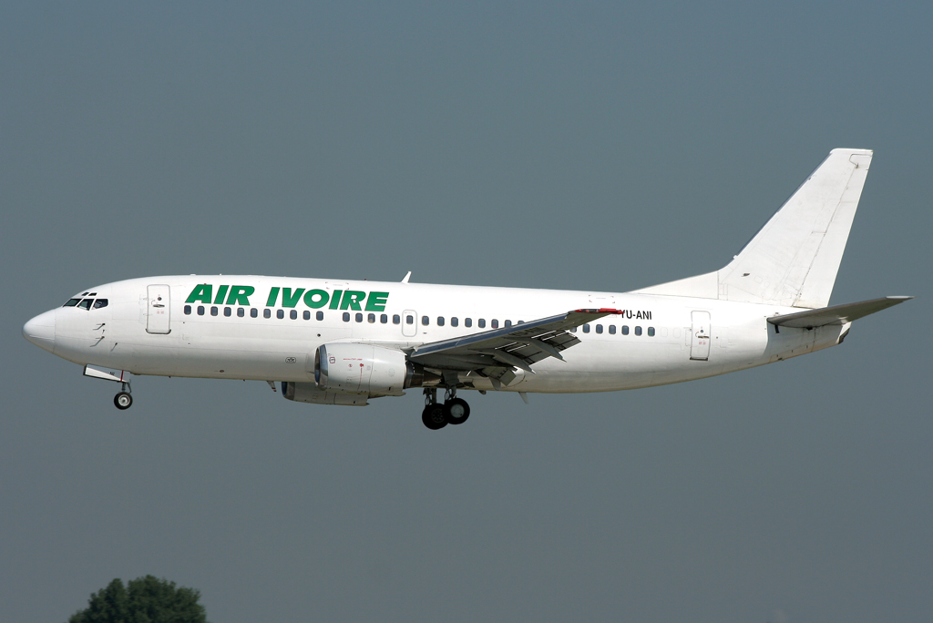 Air Ivoire / JAT B737-300 YU-ANI kurz vor der Landung auf der 23L in DUS / EDDL / Dsseldorf am 24.05.2009