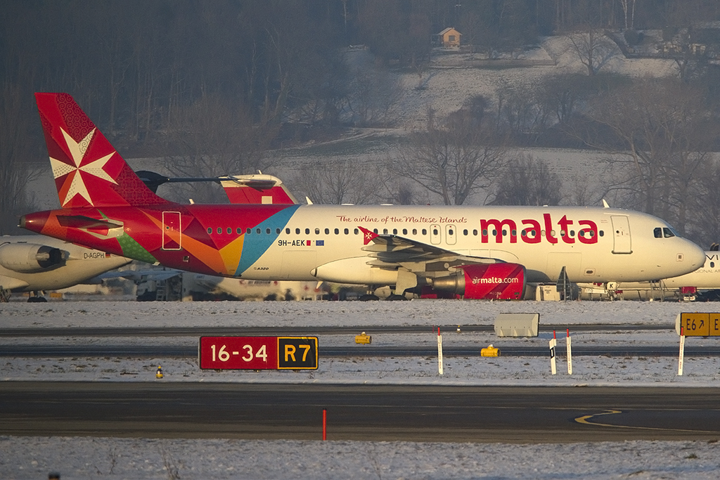 Air Malta, 9H-AEK, Airbus, A320-214, 23.01.2013, ZRH, Zrich, Switzerland 



