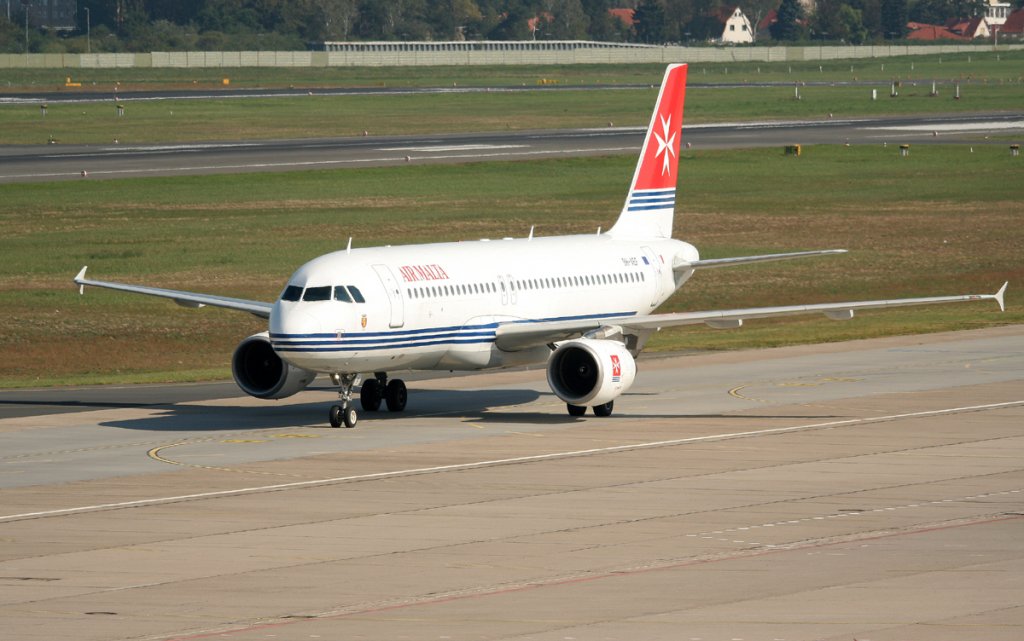Air Malta A 320-214 9H-AEF bei der Ankunft in Berlin-Tegel am 25.09.2011