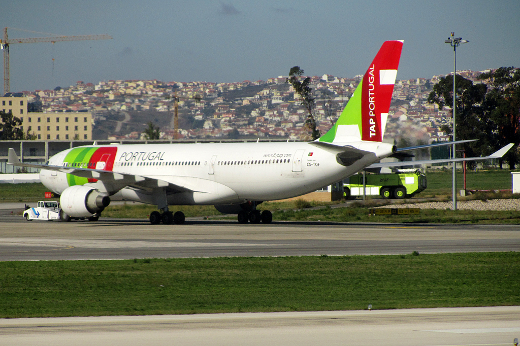 Air Portugal, CS-TOF, Airbus, A340-312, 02.11.2010, LIS, Lissabon, Portugal 



