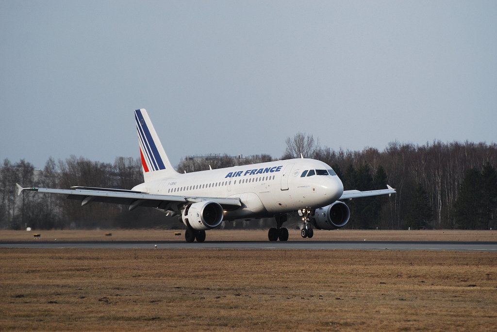 Airbus A319 F-GRHU der Air France bei Landung in Hamburg Fuhlsbttel am 12.03.11