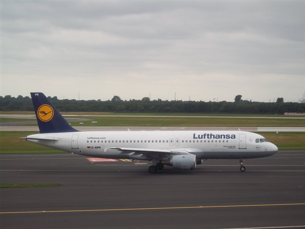 Airbus A320-200 Kaufbeuren von Lufthansa am 3.7.2011 am Dsseldorfer Flughafen