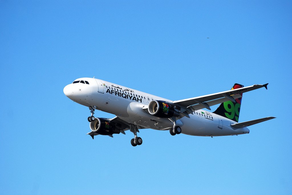 Airbus A320 F-WWBN der Afrigiyah Airlines im Anflug auf den Werksflughafen von Airbus Hamburg Finkenwerder am 08.03.11