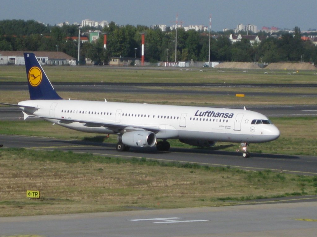 Airbus A321-200 der Lufthansa nach der Landung in Berlin-Tegel