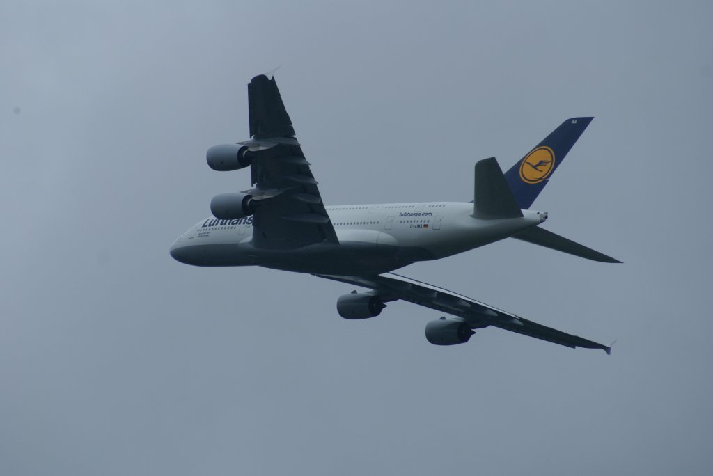 Airbus A380-800 D-AIMA  Frankfurt am Main  ist vor kurzem in Wien Schwechat gestartet und wird jetzt nach Dresden fliegen. 2.6.2010