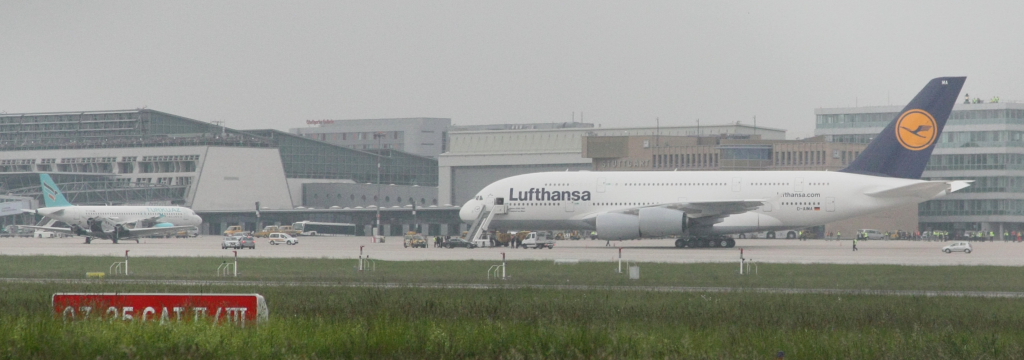 Airbus A380 der Lufthansa (D-AIMA) in Stuttgart am 02.06.10